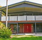 Red Door Beach House Marcoola Beach PET FRIENDLY FOXTEL WIFI 500 BOND Linen Supplied - Foster Accommodation
