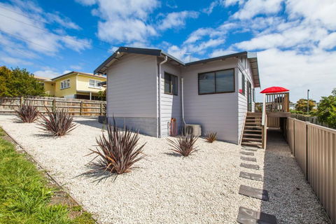 Bircoo Cottage Beach & Golf Getaway - Foster Accommodation 6