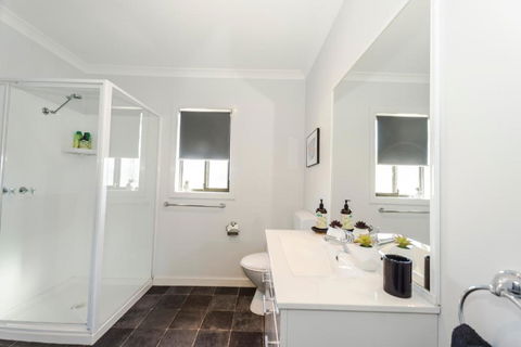 Bircoo Cottage Beach & Golf Getaway - Foster Accommodation 2