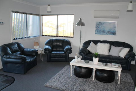 Bircoo Cottage Beach & Golf Getaway - Foster Accommodation 5