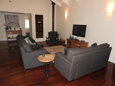 Quiet Escapes Cottages - Foster Accommodation 2