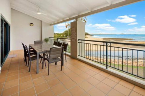 Luxury Beach Unit Dolphin Heads - Foster Accommodation 1