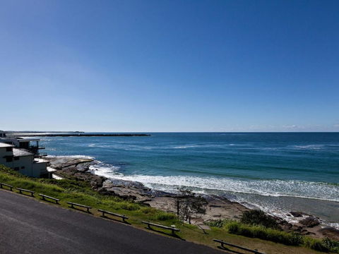 Avalon 2 Uninterrupted Views Almost On The Beach! - Foster Accommodation 5