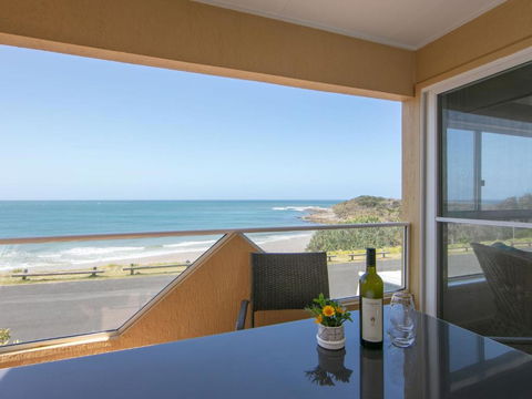 Avalon 2 Uninterrupted Views Almost On The Beach! - Foster Accommodation 3