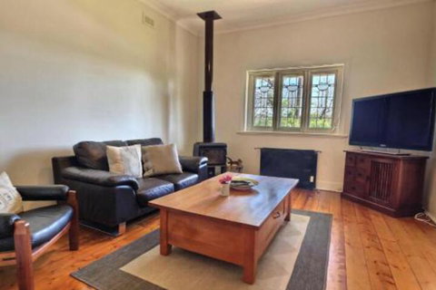 Cherry Blossom Cottage Beechworth Getaways - Foster Accommodation 4