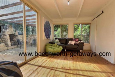 Cherry Blossom Cottage Beechworth Getaways - Foster Accommodation 6