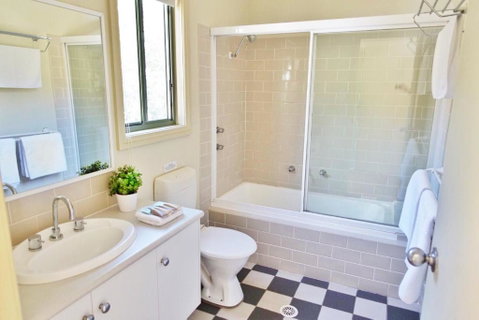 SkyView Villa - Foster Accommodation 2