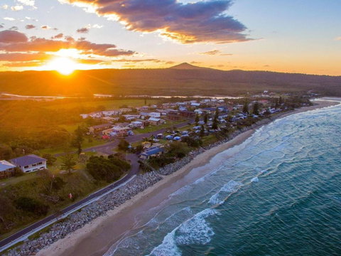 Pacifica 2 Opposite The Beach At Brooms Head - Foster Accommodation 5