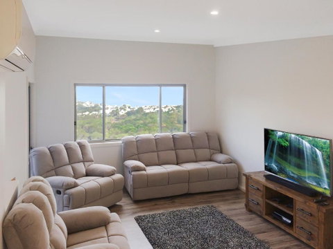 91 Berrambool Drive - Foster Accommodation 1