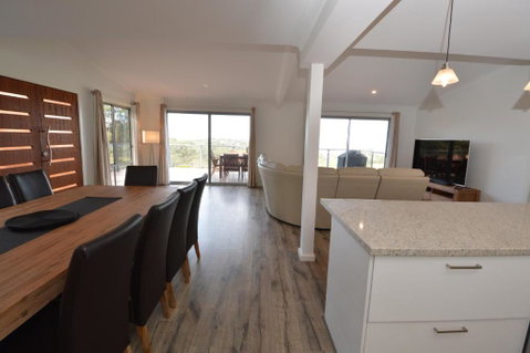 91 Berrambool Drive - Foster Accommodation 2