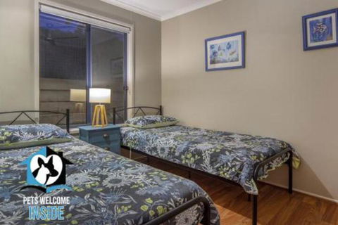 Almost New + Sea & Lake Views - Foster Accommodation 6