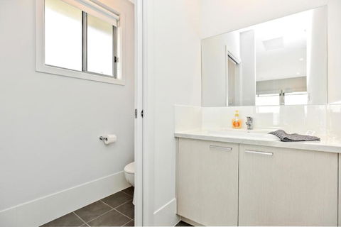 Avaya Sellicks Beachfront Getaway WiFi - Foster Accommodation 5