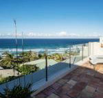 Tuscan inspired townhouse minutes from the beach - Foster Accommodation