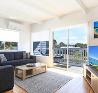 Lazy Days Beach House Jervis Bay  Pet Friendly 4 Mins Walk to Beach - Foster Accommodation