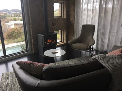 StoneTryst Spa Villas - Foster Accommodation 3