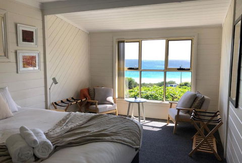 BURGESS COTTAGE King Bed For Couples - Foster Accommodation 4