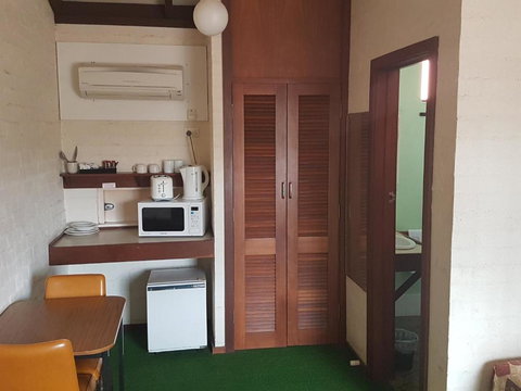 The Club Hotel - Foster Accommodation 6