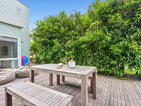 The Boathouse Comfortable Beachfront Home - Foster Accommodation 4