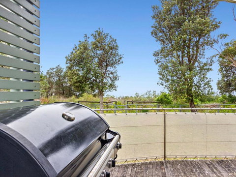 The Boathouse Comfortable Beachfront Home - Foster Accommodation 5