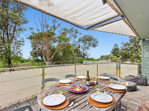 The Boathouse Comfortable Beachfront Home - Foster Accommodation 1