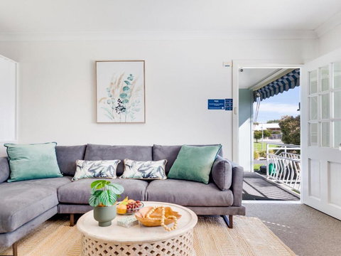 Ocean Blue Apartment Three Apartment On 2nd Level - Foster Accommodation 4