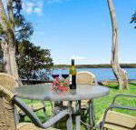 Sanctuary on the Bay fish or kayak from the yard - Foster Accommodation