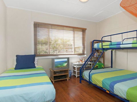 Urchins Funky Comfort & Style - Foster Accommodation 6