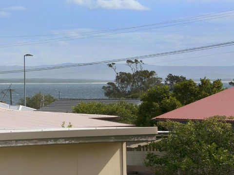 Urchins Funky Comfort & Style - Foster Accommodation 2