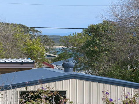 Urchins Funky Comfort & Style - Foster Accommodation 4