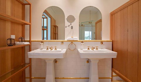 Cherubino Wines Guest Houses - Foster Accommodation 6