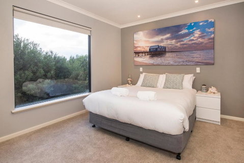 Top Of The Hill - Foster Accommodation 4