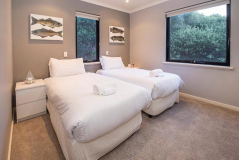 Top Of The Hill - Foster Accommodation 5