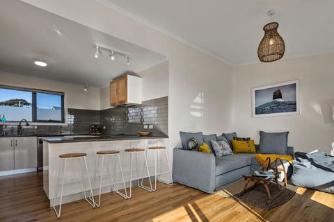 GRANITE BEACH HOUSE At Bay Of Fires - Foster Accommodation 6