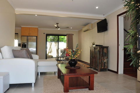 43 Double Island Drive Two Level Holiday Home With Swimming Pool. Located Close To Beach & CBD - Foster Accommodation 2