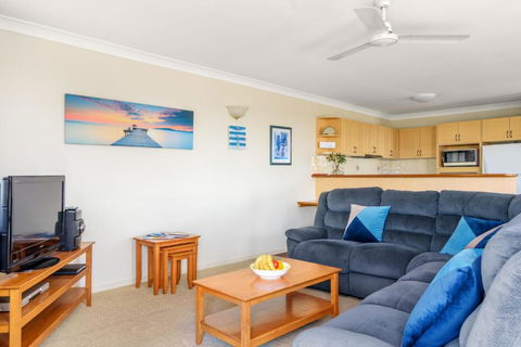 2 / 80 Cooloola Drive Comfortable & Cosy Unit Enjoying Ocean Views & Views To Fraser Island - Foster Accommodation 3