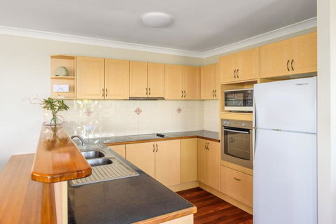 2 / 80 Cooloola Drive Comfortable & Cosy Unit Enjoying Ocean Views & Views To Fraser Island - Foster Accommodation 4