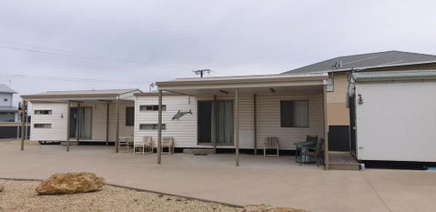 Rocks Retreat Cabin Dolphin - Foster Accommodation 3