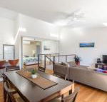 Unit 4 Rainbow Surf Modern double storey townhouse with large shared pool close to beach  shop - Foster Accommodation