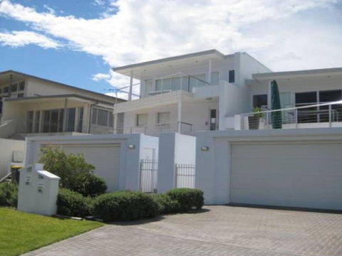 Ultimate Beach House 19a Graham Street Views Peace & Quiet - Foster Accommodation 4