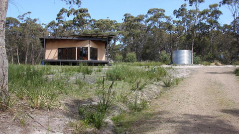 BAY Of FIRES ECO HUT Off Grid Experience At Binalong Bay - Foster Accommodation 1