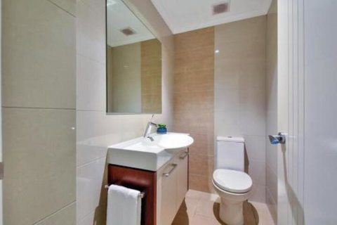 Oceana Darwin Central Oceanfront 3 Bedroom 2 Lounge Room Pool Gym Tennis Court Sleeps 9 - Foster Accommodation 5