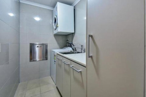 Oceana Darwin Central Oceanfront 3 Bedroom 2 Lounge Room Pool Gym Tennis Court Sleeps 9 - Foster Accommodation 7