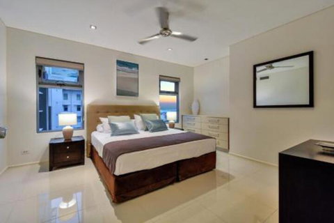 Oceana Darwin Central Oceanfront 3 Bedroom 2 Lounge Room Pool Gym Tennis Court Sleeps 9 - Foster Accommodation 4