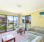 Champagne Court 1 with Water Views - Foster Accommodation