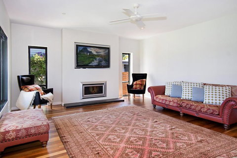 Ferncrest Fernleigh WiFi Air Conditioning - Foster Accommodation 2