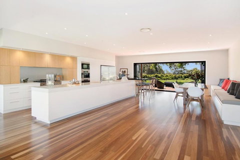 Ferncrest Fernleigh WiFi Air Conditioning - Foster Accommodation 6