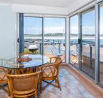 Fairholme 8 Perfect Lakefront Position - Foster Accommodation