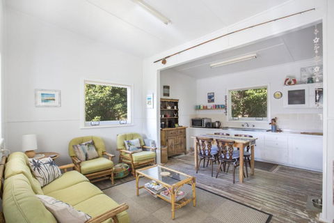 Retro Beach Cottage 681 Murramarang Rd - Foster Accommodation 5