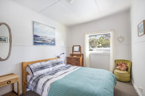 Retro Beach Cottage 681 Murramarang Rd - Foster Accommodation 3