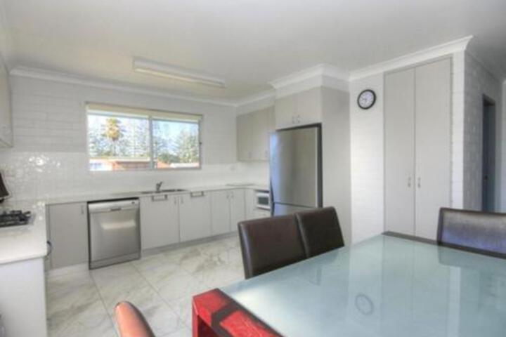 Booti Booti NSW Foster Accommodation